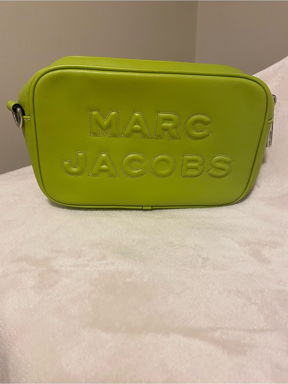 Marc Jacobs Neon Lime Embossed Logo Crossbody Camera Bag - EUC - Picture 3 of 13